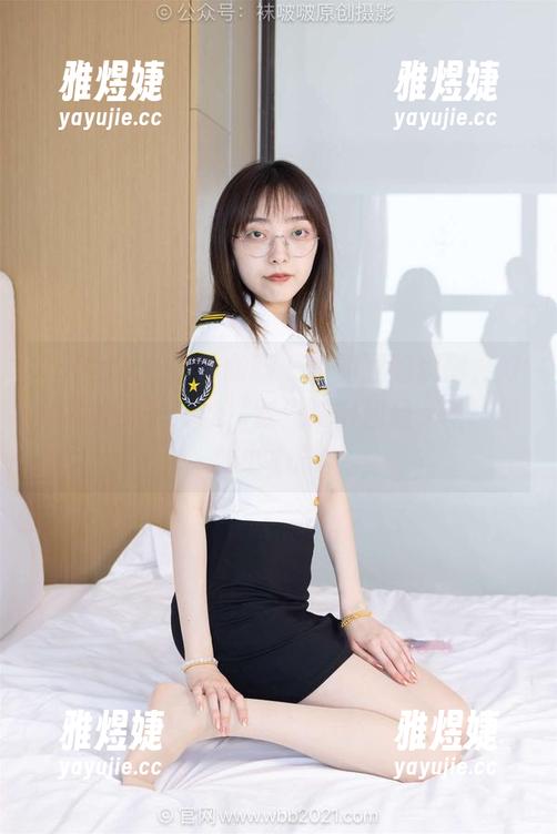 BoBoSocks袜啵啵 - 小甜豆的套图，好像那油亮薄肉丝，脚尖微微翘起，唤醒你的小心思。