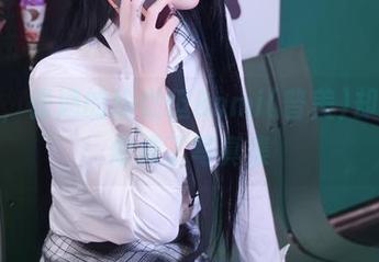 好吧，普通的瑜伽但Bomi(普美)却把它做成了写真集