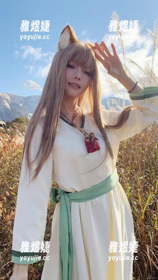 高清写真中的ElyEE子，连小红panda都想盯着她看，咋办？
