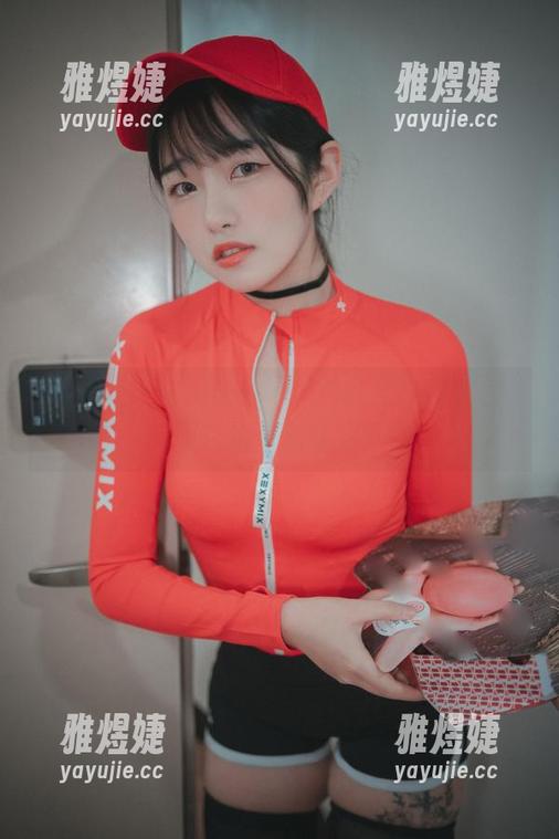这个红裙！Sonson(손손)的原图让我默默想用它拍个翻转镜头。