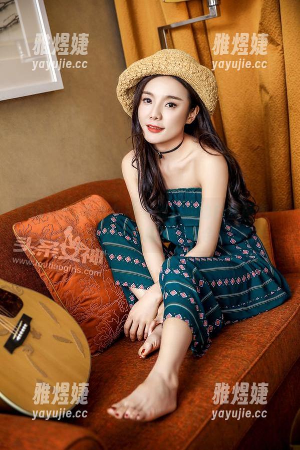 TouTiao头条女神 - 刘芸熙的白丝图包：一场无法自拔的诱惑合集