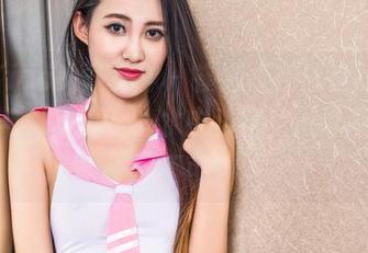 TouTiao头条女神 - 崔昭妍在泳池的‘原图’与‘写真’，水中斗艳，游泳圈未尝不可