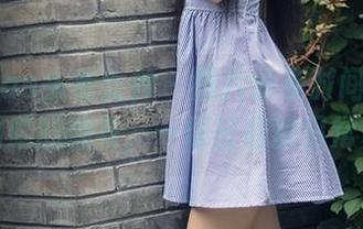 TouTiao头条女神 - 图片分享时间：张梓柔和她的睡衣，一场轻松的日常秀。