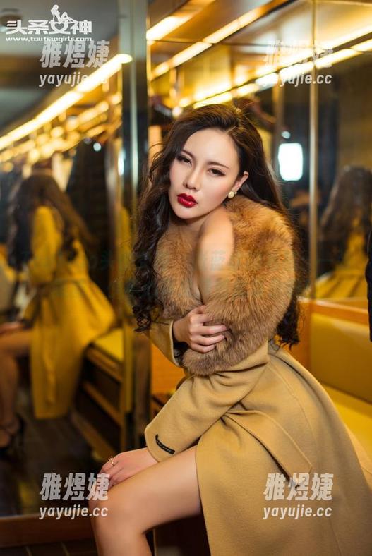 TouTiao头条女神 - 张蓝欣的私拍：一张美图，少年心事总是如此复杂呐！