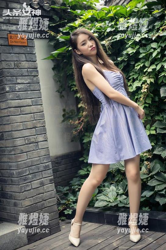 TouTiao头条女神 - 最新小女仆原图：当杨曼妮化身“吃货厨娘”，厨房深藏着她的“怪味”调料！