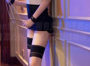 Xiuren秀人网 - 图包里的童千艺cara美足，谁忍心去不小心刮了的草地嘛，哎。