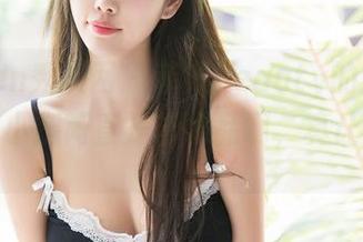 Xiuren秀人网 - 菲儿beauty的白丝私拍，这小腿简直是艺术品啊，真让人意外。