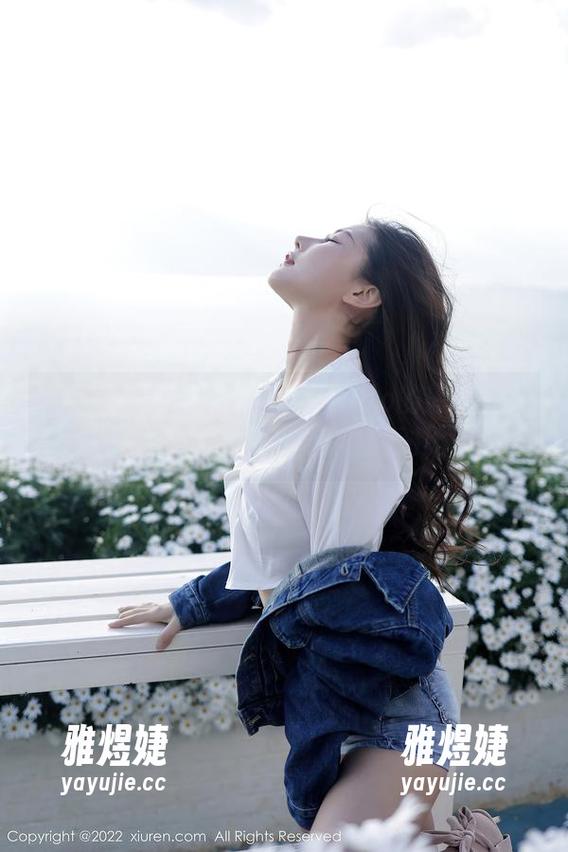 Xiuren秀人网 - 阿乖Kiddo的旅拍原图：风景和她，从未想过的对比…