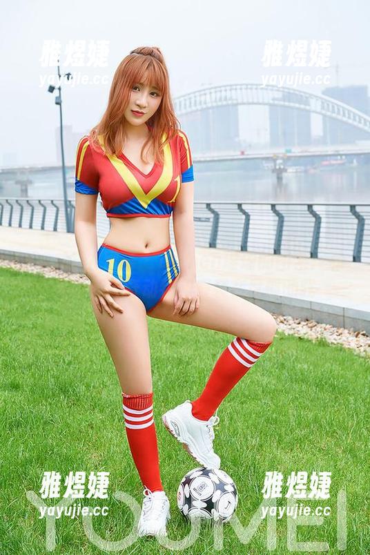 YouMi尤蜜荟 - Domen瑶瑶的图集：私拍中的神奇动物和假装在度假的我