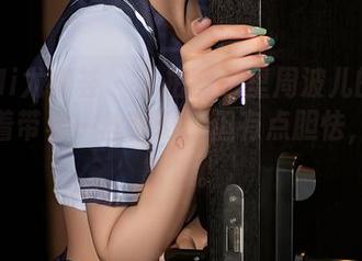YouMi尤蜜荟 - 私拍图包里周波儿的白裙，看着带着一丝梦幻，但有点胆怯，不敢靠近。