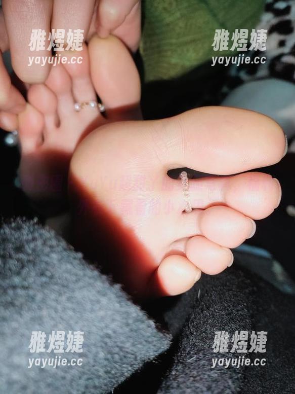 微密圈 - YuYu超甜丫的美腿写真，福利外衣下藏着的小心思。