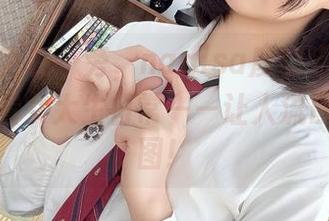 圣光被丢在一旁，nagisa魔物喵邀你看她的物置女大生日常——让人流口水的套图！