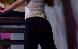 pans - 哥哥看着姐姐，丁丁的写真进图集：老实说，这幸福的脸真让人嫉妒。