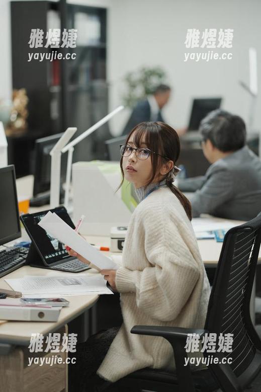 不同寻常的私拍，いくみ(育美)在“mitsu”图集里给了我们更多遐想的空间。
