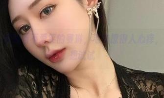 微密圈 - 在线看不爱笑的赛琳，毛衣撩得人心痒，仿佛我也想试试