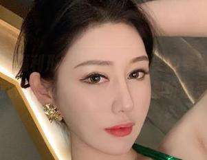 微密圈 - 福利形式各异，不爱笑的赛琳的自拍图包就像考试一样，每一张都价值满满！