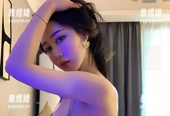 微密圈 - 更新之际：不爱笑的赛琳教室的时光，书本与捣蛋的默契舞蹈！
