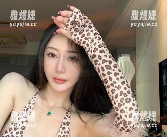 微密圈 - 不爱笑的赛琳：私有浪漫，非公开即不成立，快来偷瞧我的写真壁纸！