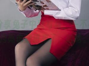 丽柜 - 分享兔子中秋写真，一不小心就把月亮也放进来了，哈哈。