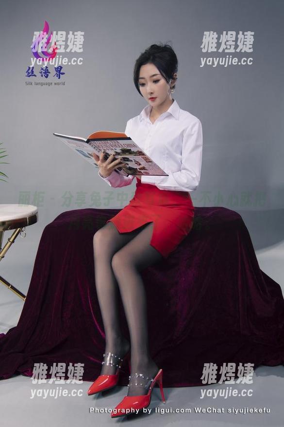 丽柜 - 分享兔子中秋写真，一不小心就把月亮也放进来了，哈哈。