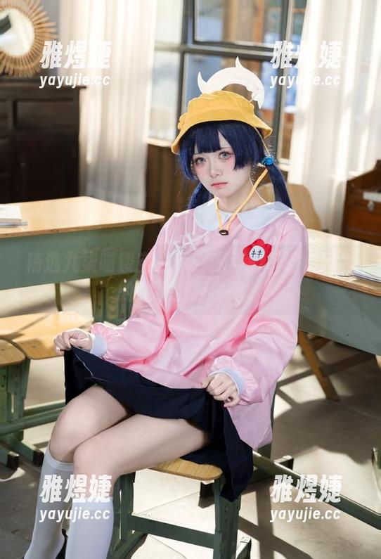 精选九柒喵镂空写真：深度解析这件衣服的放飞自我之路。