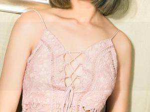 克拉女神 - 王睿最新旗袍图册：当传统佳人和现代科技相遇，谁知道会不会把我吓趴下；