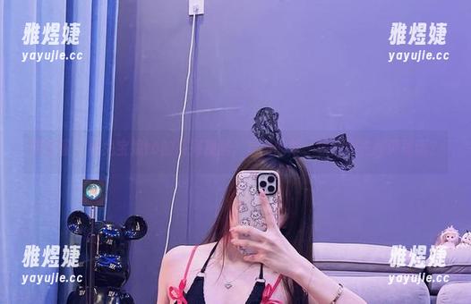 微密圈 - 看兔宝妮to的系列视频，套图的每一帧都像在轻声耳语？