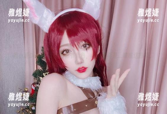 啾小妍Deer 啾小妍Deer:更新的秘书角色,cos得真是...瞧瞧这扮相。