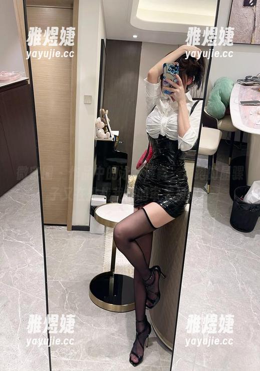 微密圈 - 作品中的泳衣波霸，奔跑的晶骡子又在挑战我们的审美极限！
