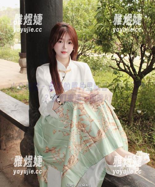 小众视觉 - 彤彤的照片里藏着多少女仆梦？我们来逐一揭晓！