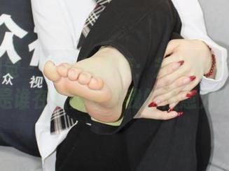 小众视觉 - 每一张高清：芳芳的秘书照，是谁在默默夺走我的注意力？
