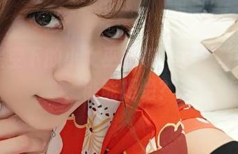 璀璨星空下的小女巫露娜，这组睡衣私拍，谁能拒绝？