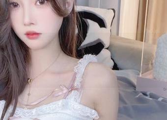 白色的她！小小奶瓶儿的美图值得一看，下载吧！