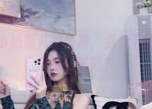 看这小小奶瓶儿的白裙，免费下载，真的值得一试吗？