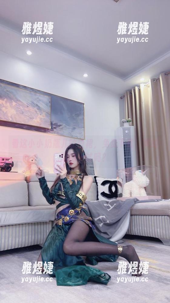 看这小小奶瓶儿的白裙，免费下载，真的值得一试吗？