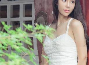 尤果网 - 小琪穿短裙的图片：只想说，风大时请务必小心啊～分享给大家开开眼。