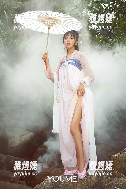 尤蜜荟-陆梓琪 尤蜜荟 - 啊,原图的黑白对比,陆梓琪你这是要上天吗?