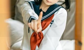 迷人照片：幼水铃衣在梦浴少女里放飞自我，谁不想试试？