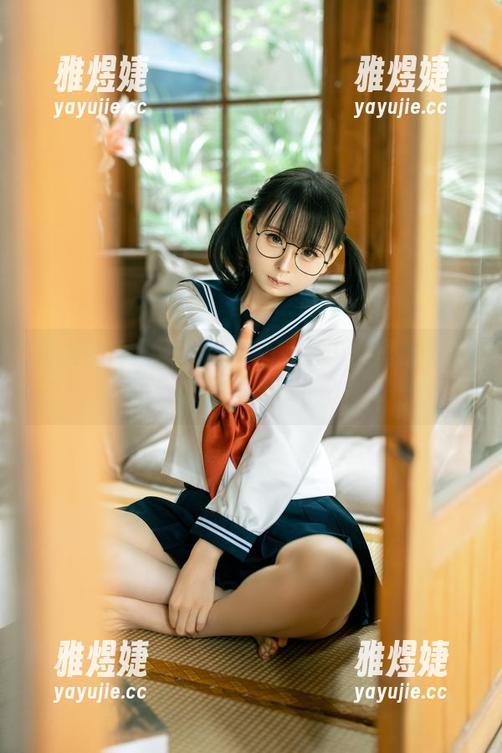 迷人照片：幼水铃衣在梦浴少女里放飞自我，谁不想试试？