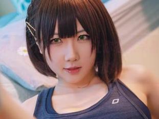 精选是本末末泳装力作，让你在家呆着也能“突围”泳池派对！
