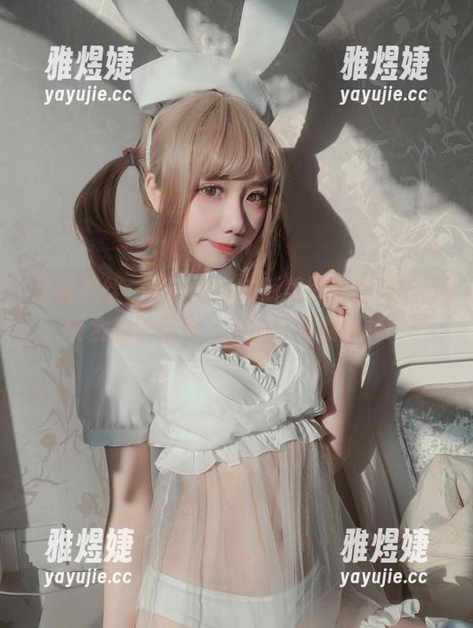 圣诞黑丝，果咩酱w的新美图让你对节日有全新的定义，更新千万别漏掉！