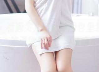 果团网 - 看通灵儿在礼服图包里装扮自己，难道她要开个服装店？
