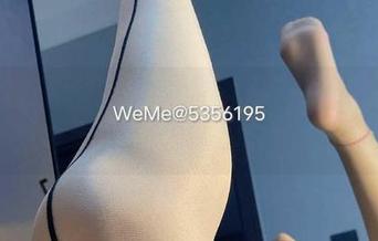 微密圈 - 桃沢樱呀写真，那个黄色战袍好像会发光…不会是超能力吧？
