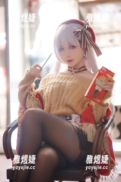 精选樱落Selena的时髦时刻，大凤礼服尽显风范