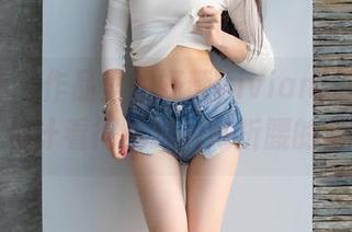 爱蜜社 - 作品里的妤薇Vivian，带着眼镜，估计看得见我为她折腰的窗口！