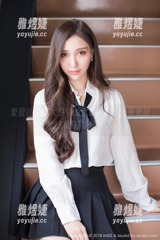 爱蜜社 - 娜大少爷的全套图包，光看美脚，我的眼睛被俘获了...