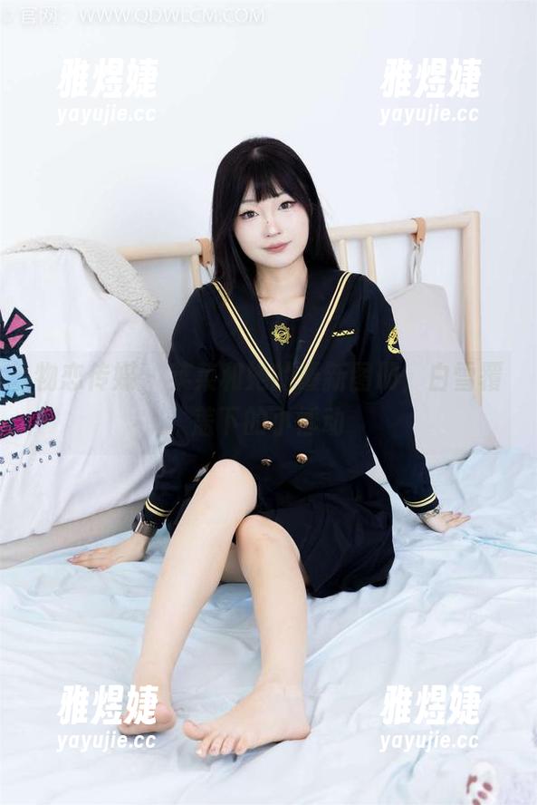 物恋传媒 - 菜菜和她的最新图册，白雪覆盖下的小悸动