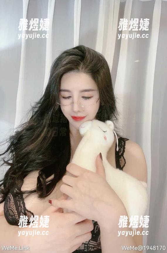 猪小七 微密圈 - 透过猪小七的在线美图,揭露她的日常‘光怪陆离’。