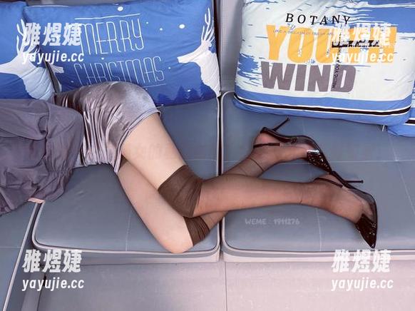 微密圈 - 白龙猫女的私房时刻，红底极光实在好娇羞！