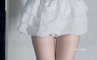 微密圈 - 白龙猫女又出新招，精选写真把丝袜和蟒蛇组合得如此神奇。